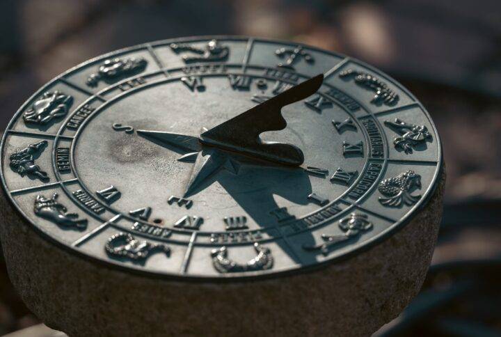 HOW DID PEOPLE MEASURE THE TIME IN THE PAST?